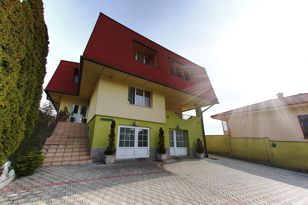 Penzion Tofi Nitra Exteriör bild